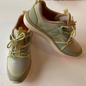 Vionic Austyn sneakers athletic shoes 9.5 NEW